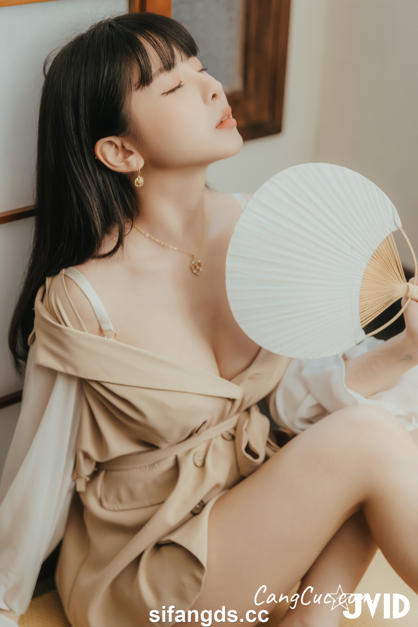 [JVID] 月台尼Tiny – 🔞女大生交友不慎被學長們酒後亂性😖原本要慶祝Tiny拿到獎學金💰現在身上都是獎學……精🥛🔞